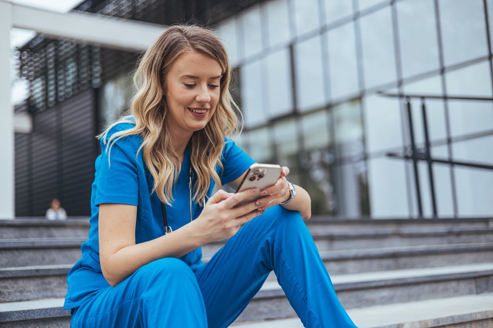 AtlasIED off premise communications with nurse on phone outside the hospital